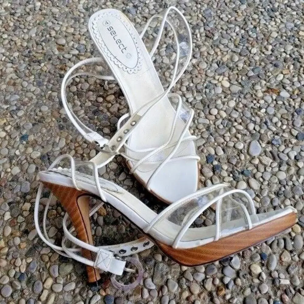 White Heels **REPAIR NEEDED** - UK Size 4/US Size 6